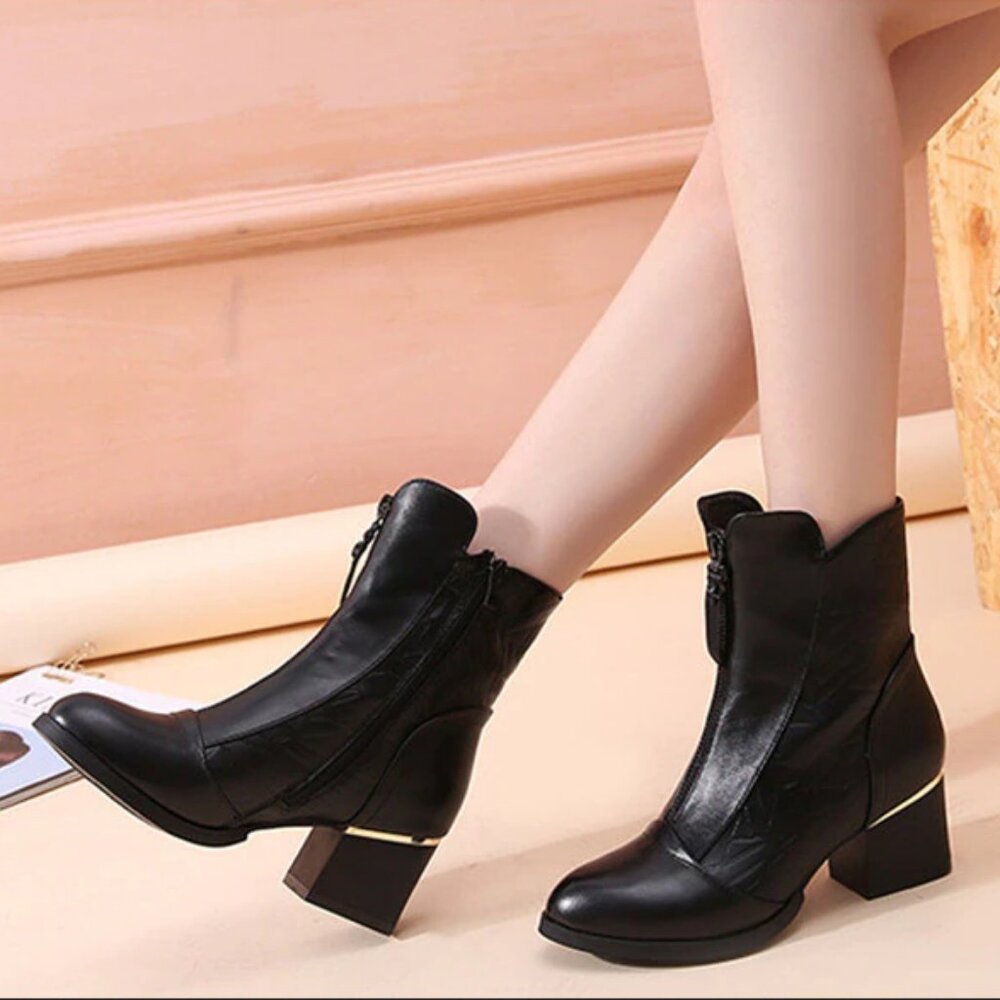 Stunning Lander Women's Square Heel Ankle Black Leather Boots w/gold Detail